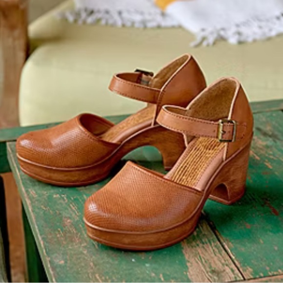 B.O.C Gia Mary Jane Buckle Hybrid Clogs Tan Size 10 NEW - Picture 1 of 9